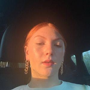 Meet your Posher, Ada